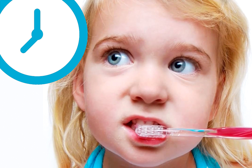 abitudini sbagliate spazzolare denti